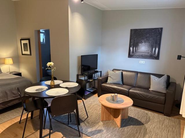 A. Bernhard Guest House Keflavík Екстериор снимка