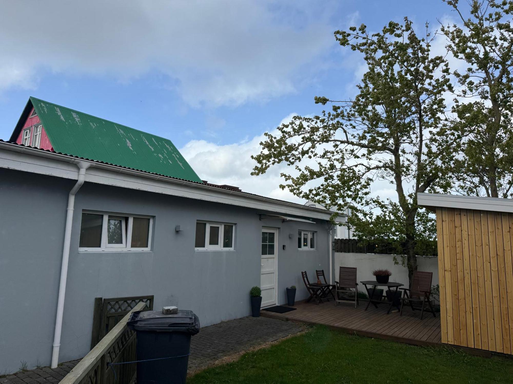 A. Bernhard Guest House Keflavík Екстериор снимка