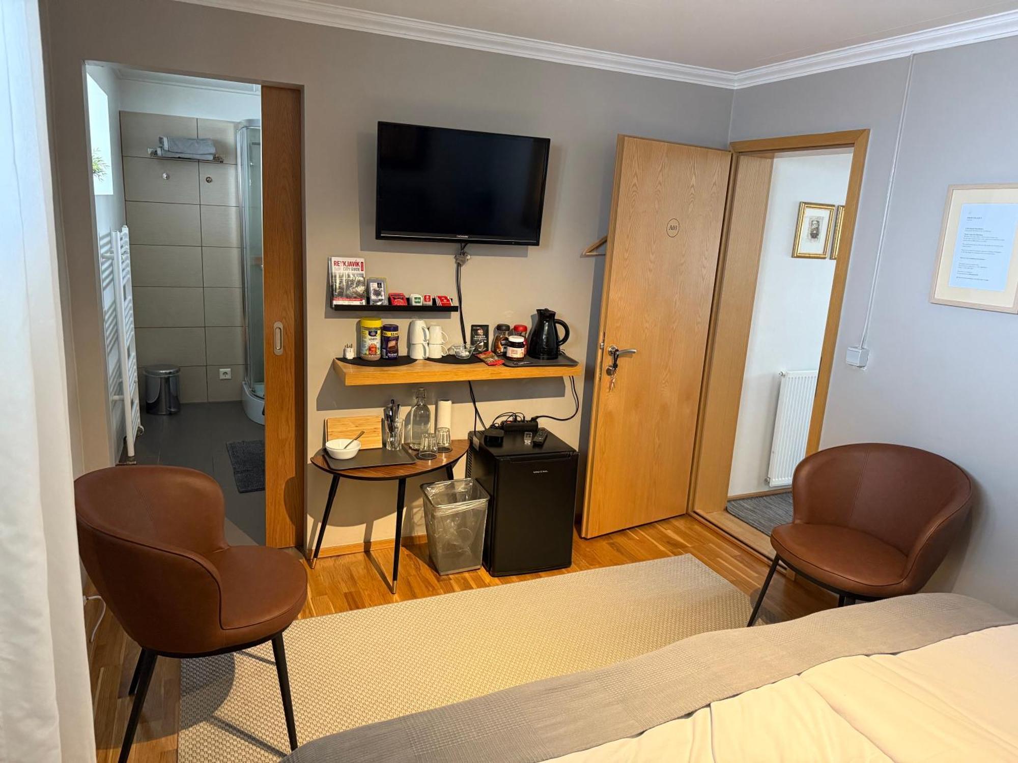 A. Bernhard Guest House Keflavík Екстериор снимка