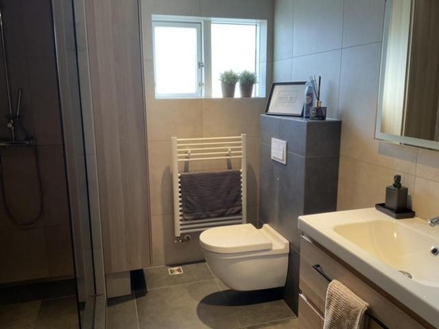 A. Bernhard Guest House Keflavík Екстериор снимка