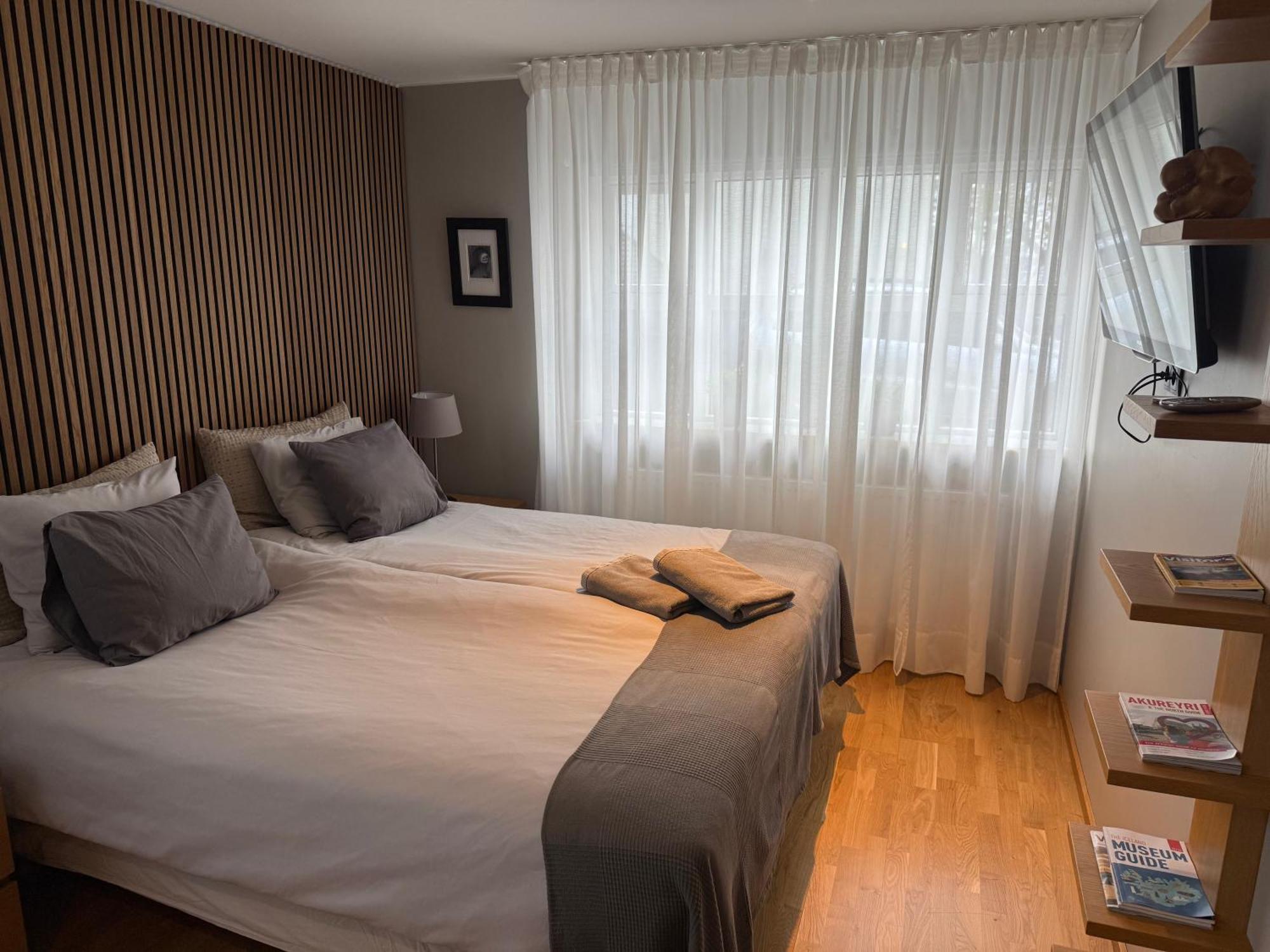 A. Bernhard Guest House Keflavík Екстериор снимка