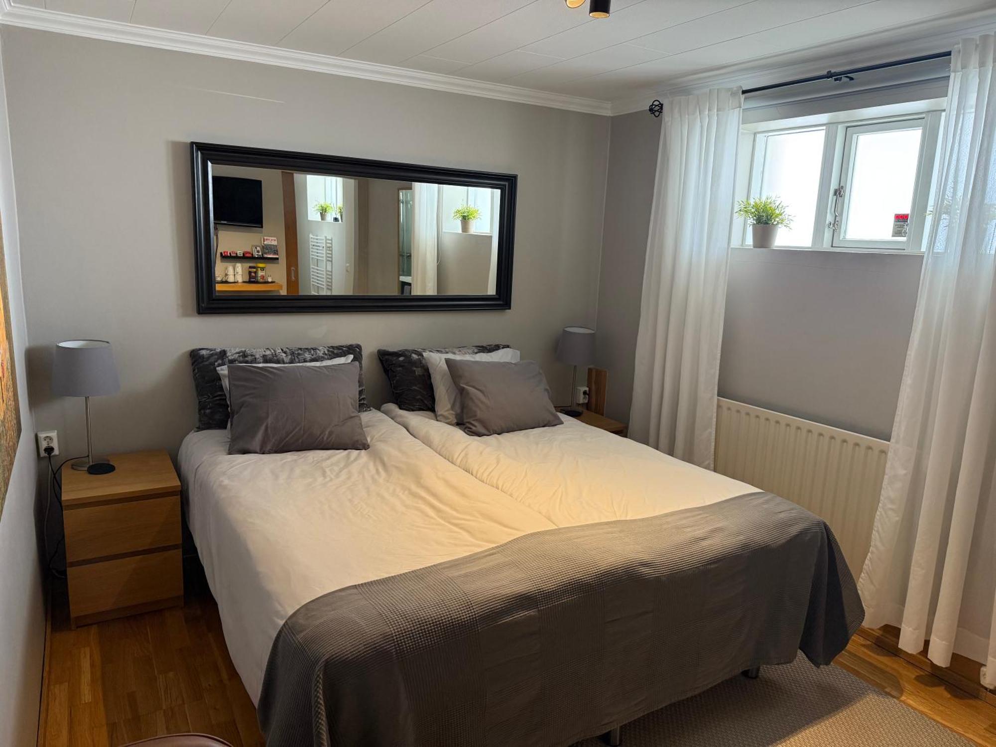 A. Bernhard Guest House Keflavík Екстериор снимка