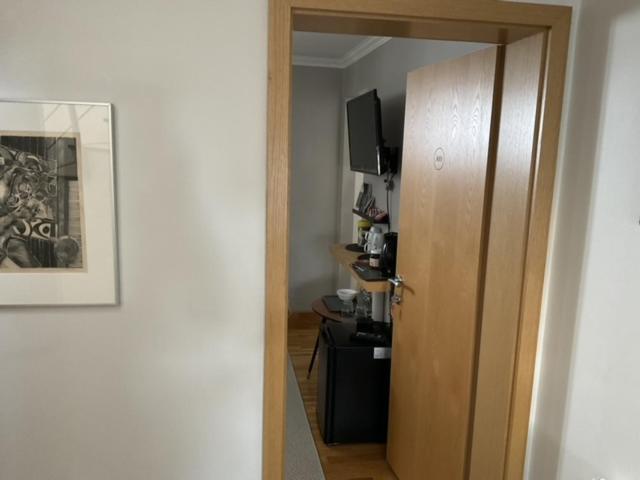 A. Bernhard Guest House Keflavík Екстериор снимка