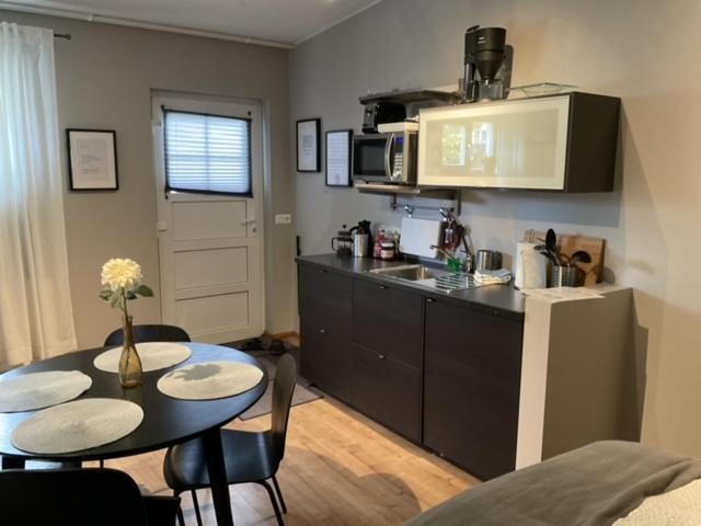A. Bernhard Guest House Keflavík Екстериор снимка