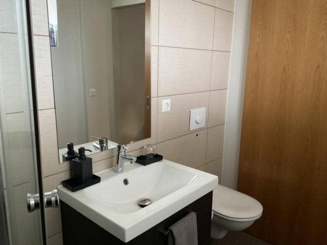 A. Bernhard Guest House Keflavík Екстериор снимка