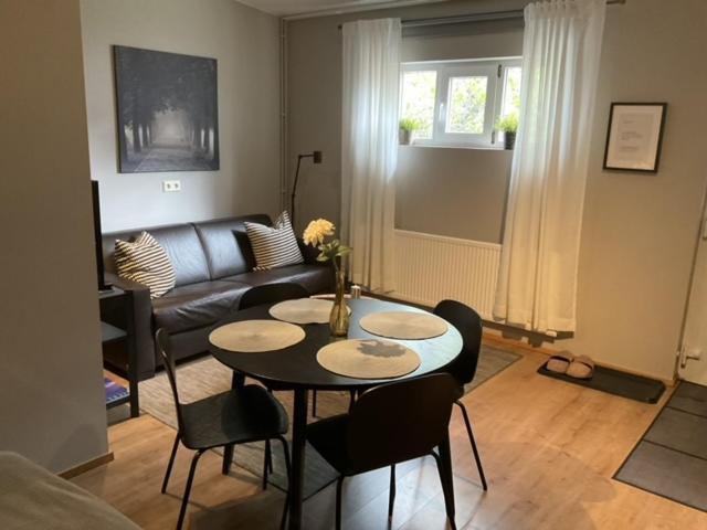 A. Bernhard Guest House Keflavík Екстериор снимка