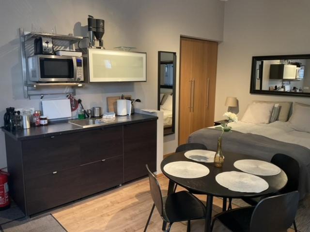 A. Bernhard Guest House Keflavík Екстериор снимка