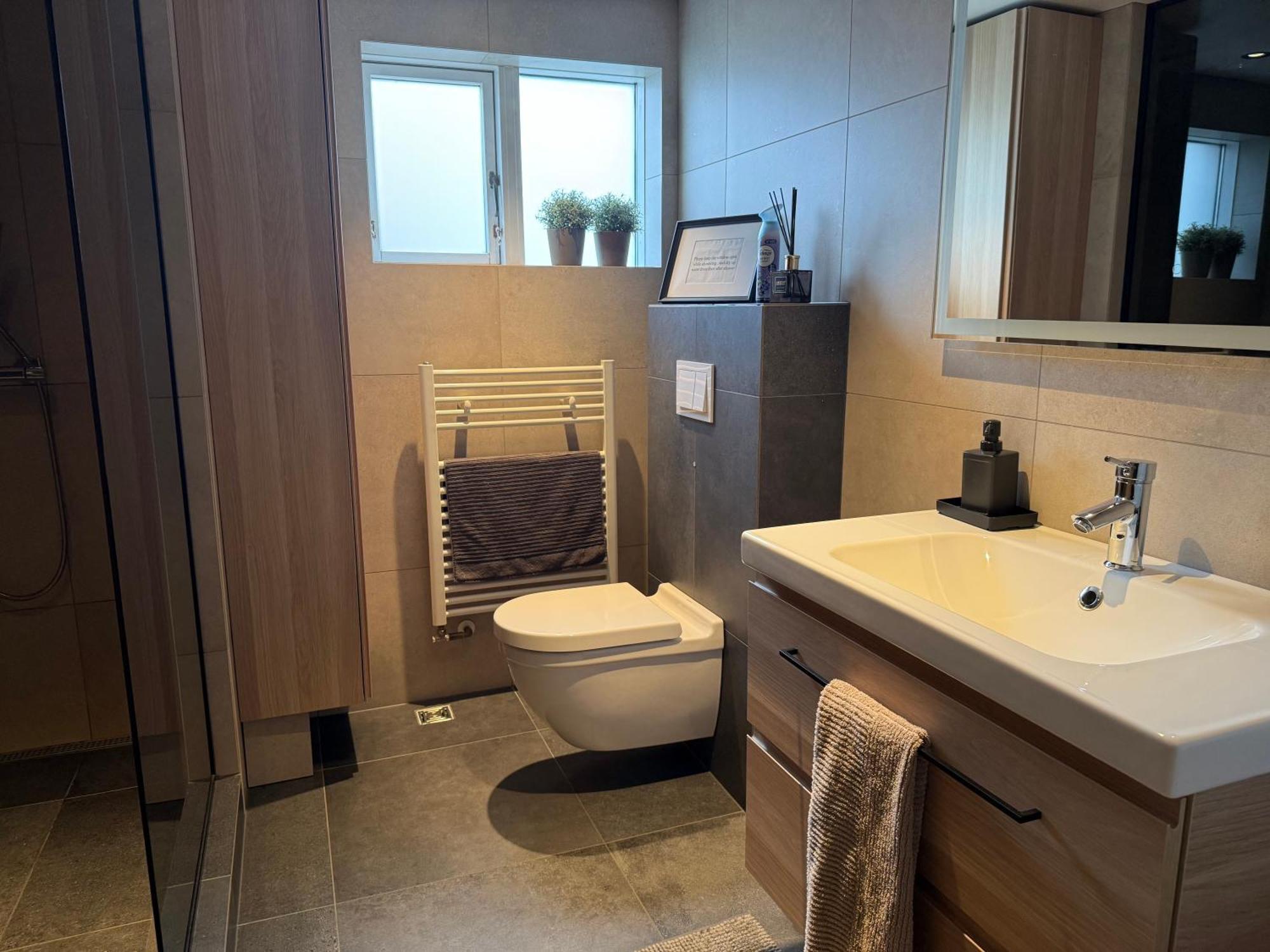 A. Bernhard Guest House Keflavík Екстериор снимка